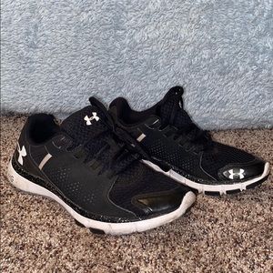 Black under armor running shoes